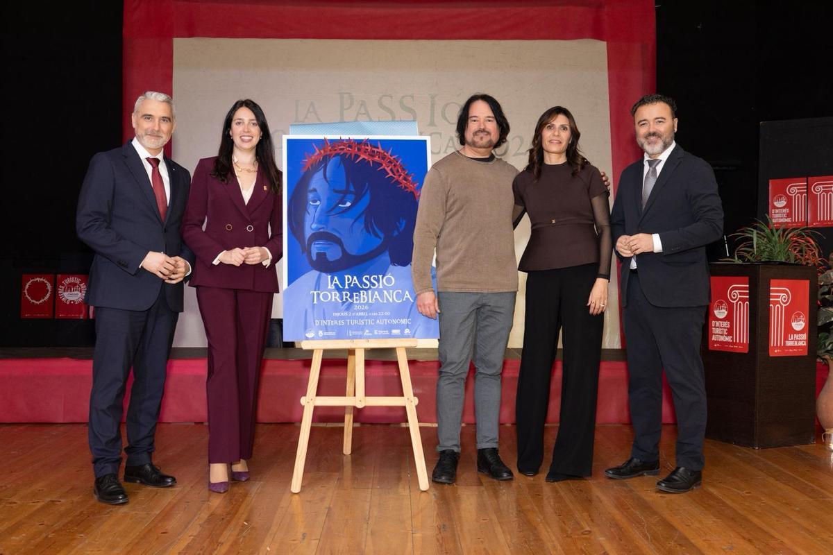 Foto de familia de la presentación del cartel de la Passió de Torreblanca.