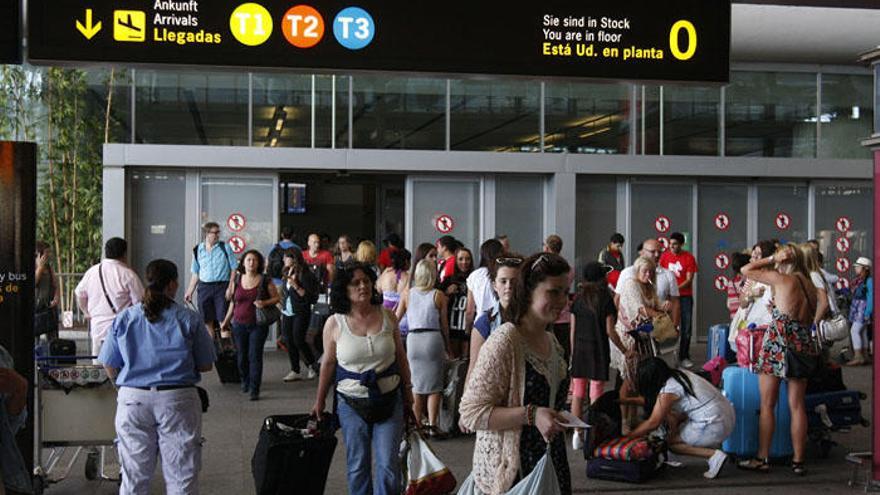 Pasajeros en el aeropuerto de Málaga.