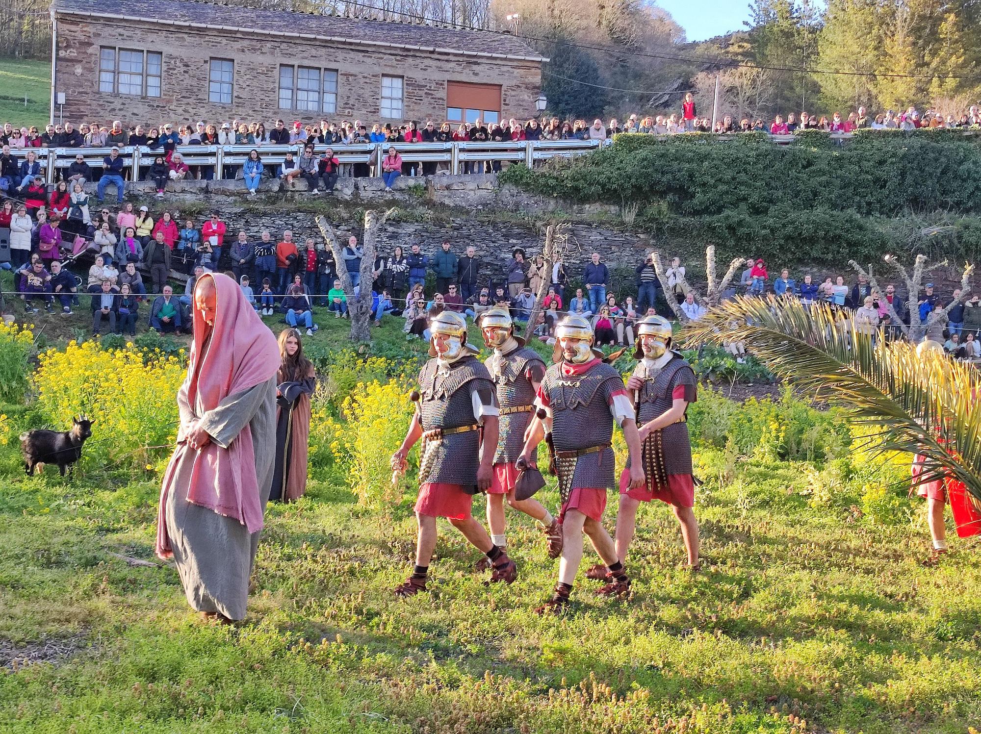 Así es el espectacular vía crucis viviente de Villanueva de Oscos