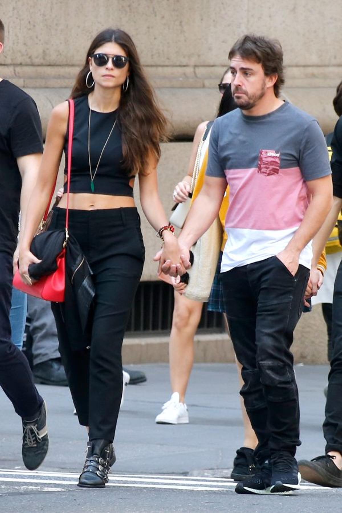 Fernando Alonso y Linda Morselli paseando por Nueva York