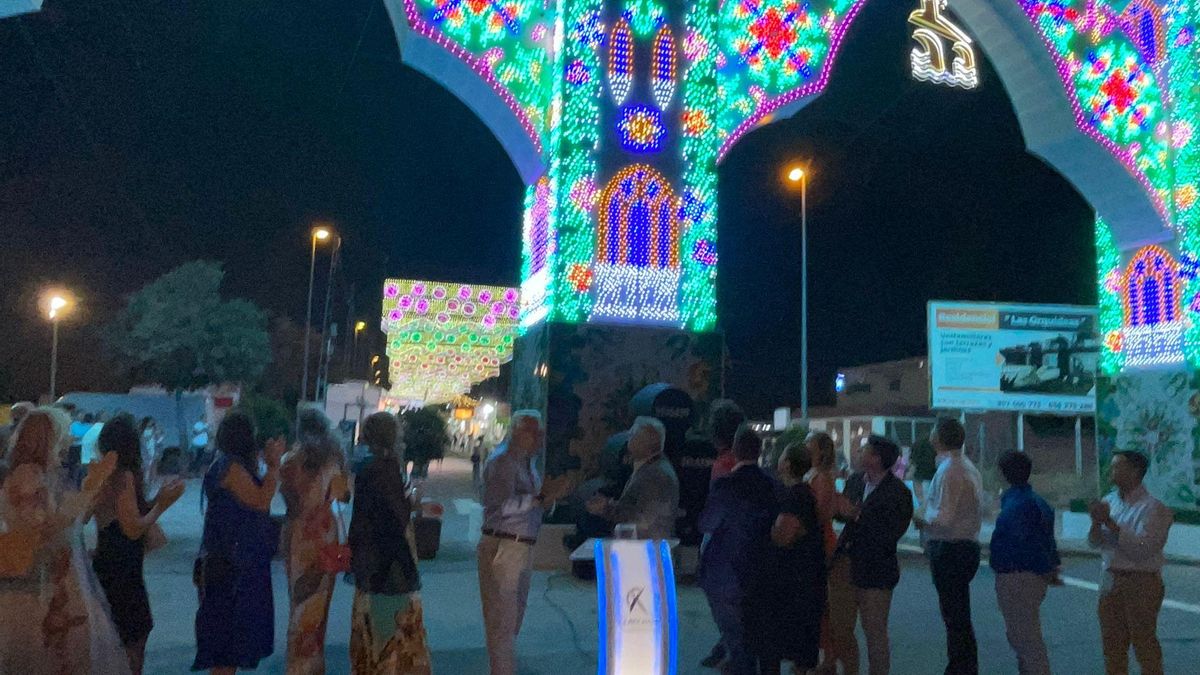 Encendido de la portada de la Feria Real de Puente Genil.