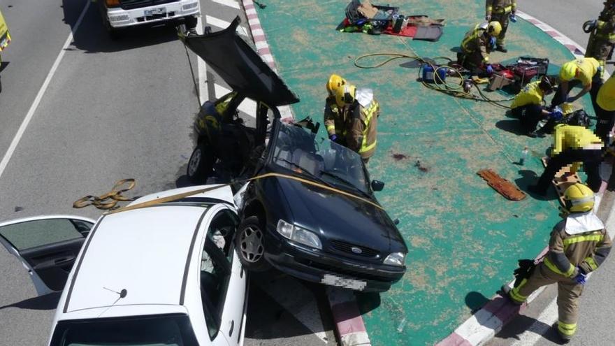 Els serveis d&#039;emergència treballant al lloc de l&#039;accident