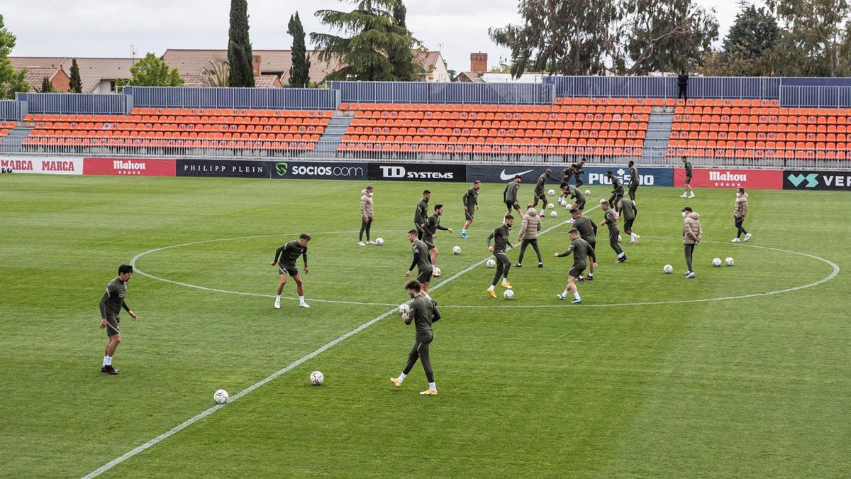 El Atlético inicia la preparación para el Camp Nou sin Giménez y Lodi