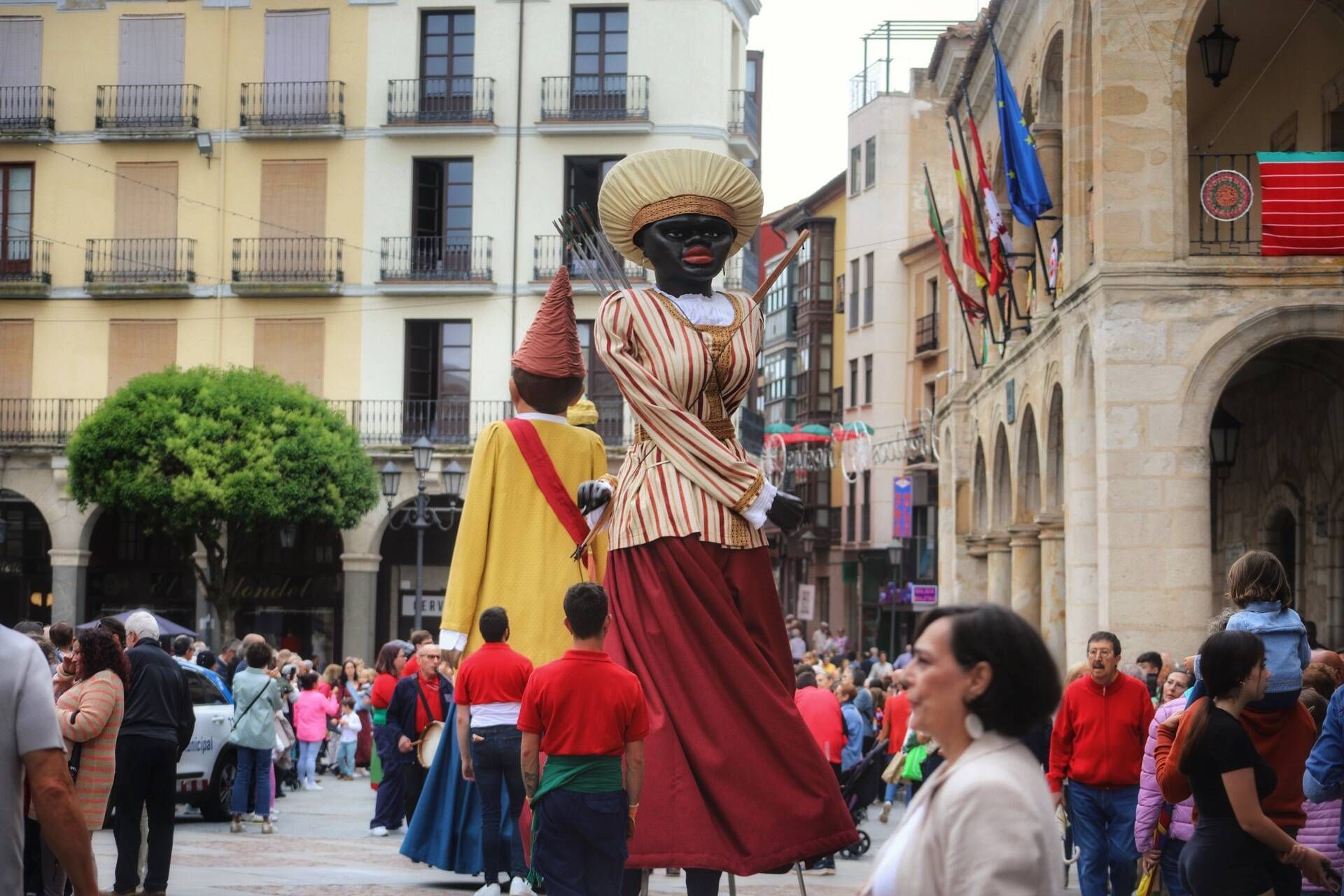 Pasacalles de Gigantes y Cabezudos en las Fiestas de San Pedro de Zamora de 2024