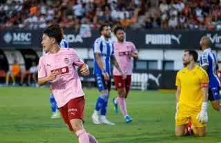 Dos errores apagan a un Hércules sin pólvora en Valencia (2-0)