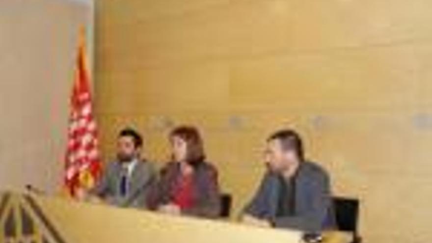 Marta Madrenas, amb l&#039;alcalde de Sarrià, Roger Torrent, i el regidor de Salt Àlex Barceló.