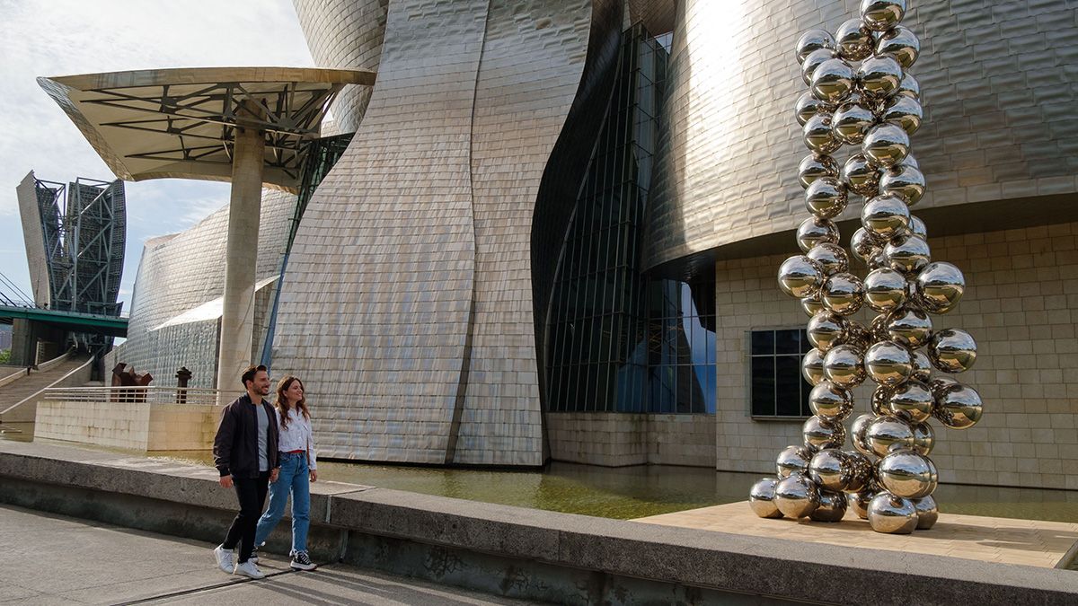 El Guggenheim Bilbao, vecino del hotel The Artist, un emblema mundial del arte contemporáneo