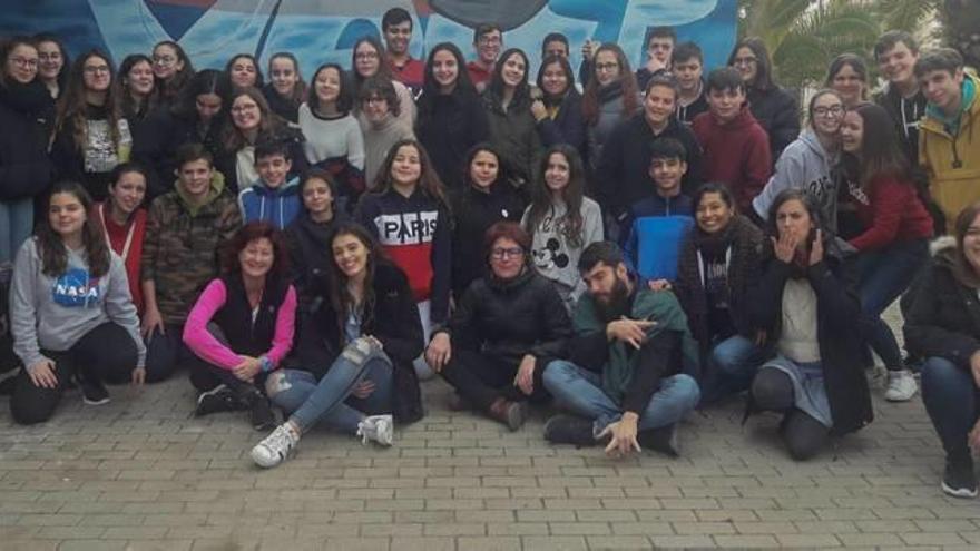 Foto de grup dels representants dels pobles en el Calaix on apareixen les dos de Ròtova.