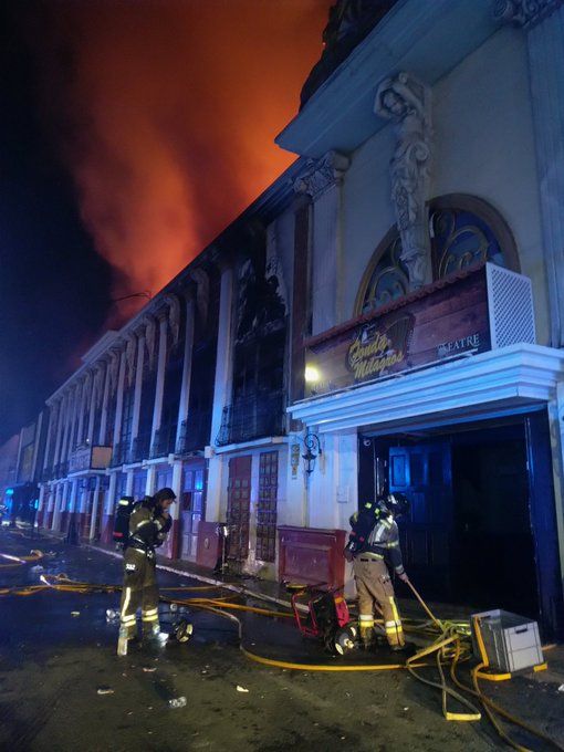 Los dispositivos de emergencia se desplazan hasta la discoteca Teatre, origen del incendio
