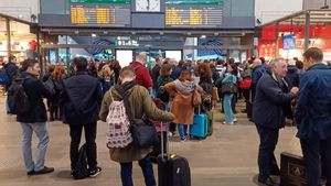 Renfe ha explicado que hay una incidencia en la vía.