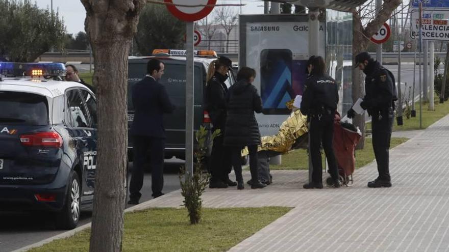 Muere en una parada de bus de Castellón