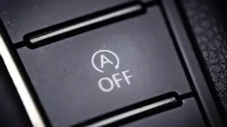Un mecánico explica por qué tienes que desactivar esta función del coche