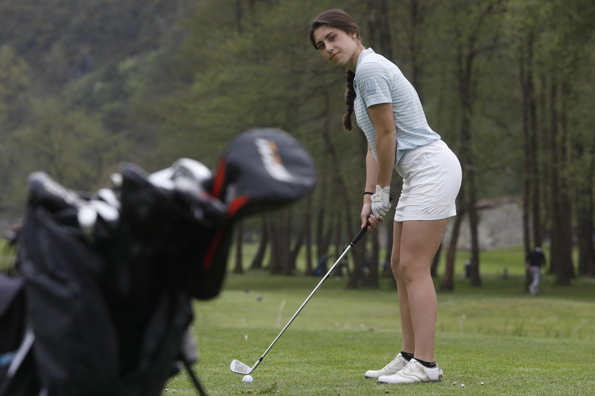 Marta Cervero, la joven golfista ovetense