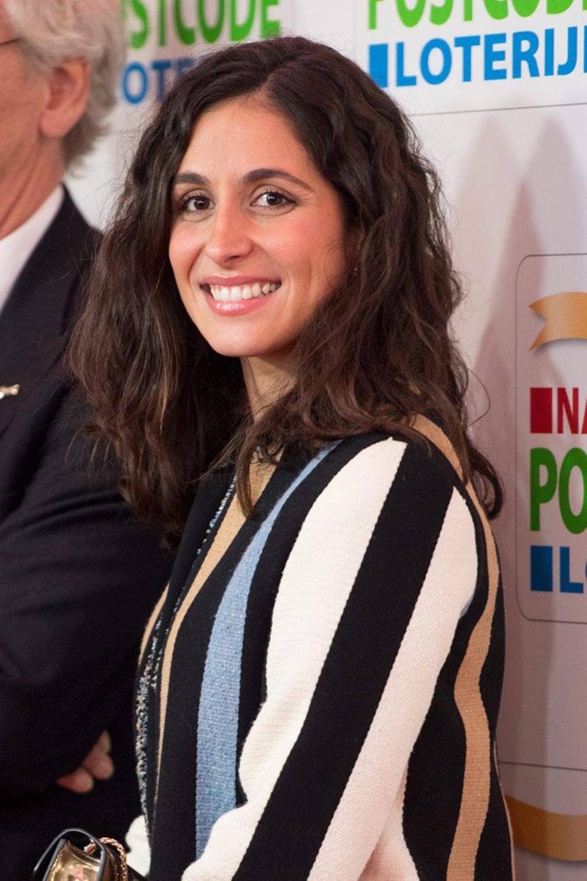 Xisca Perelló con chaqueta de rayas multicolor en la gala 'Good Money' en Ámsterdam
