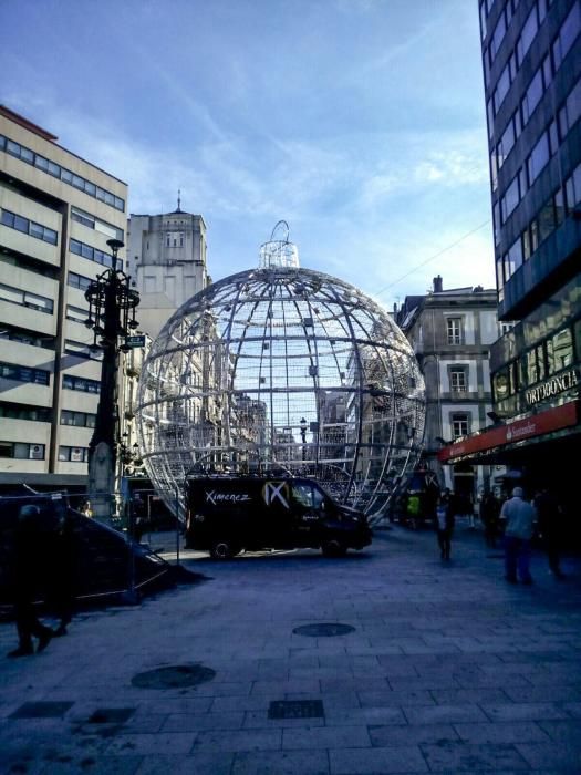 Una gran bola en Urzáiz por Navidad