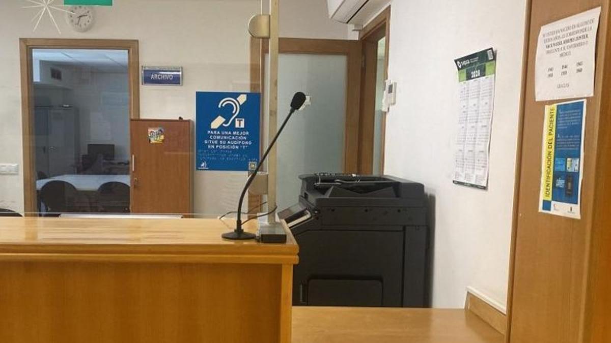 El Servicio Canario de la Salud instala bucles de inducción magnética para mejorar la comunicación en mostradores y puntos de información