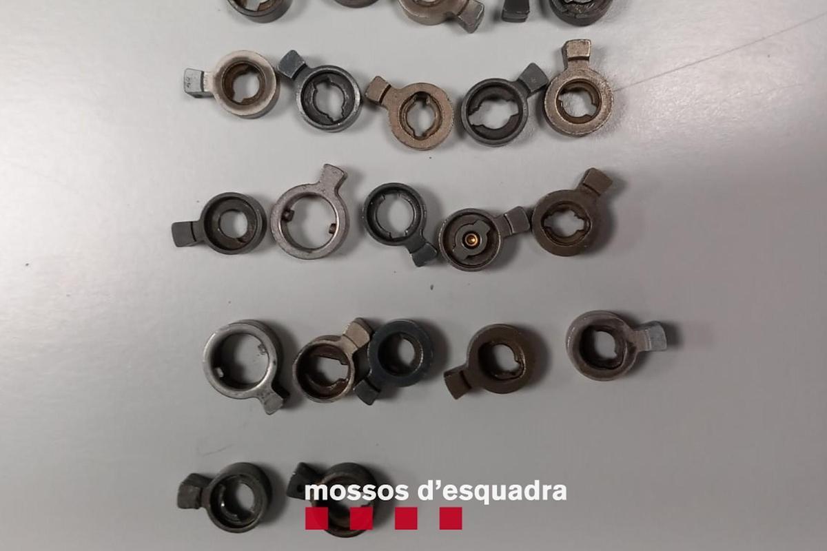 Detinguts tres lladres de pisos que guardaven uns 50 panys com a trofeu Detinguts tres lladres de pisos que guardaven uns 50 panys com a trofeu