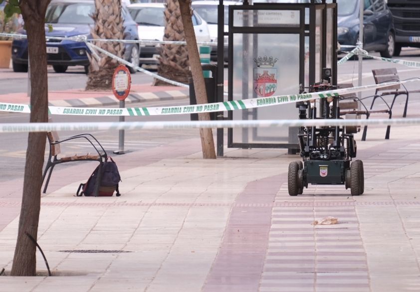 La Guardia Civil explosiona la mochila sospechosa en Sax y descarta la presencia de una bomba