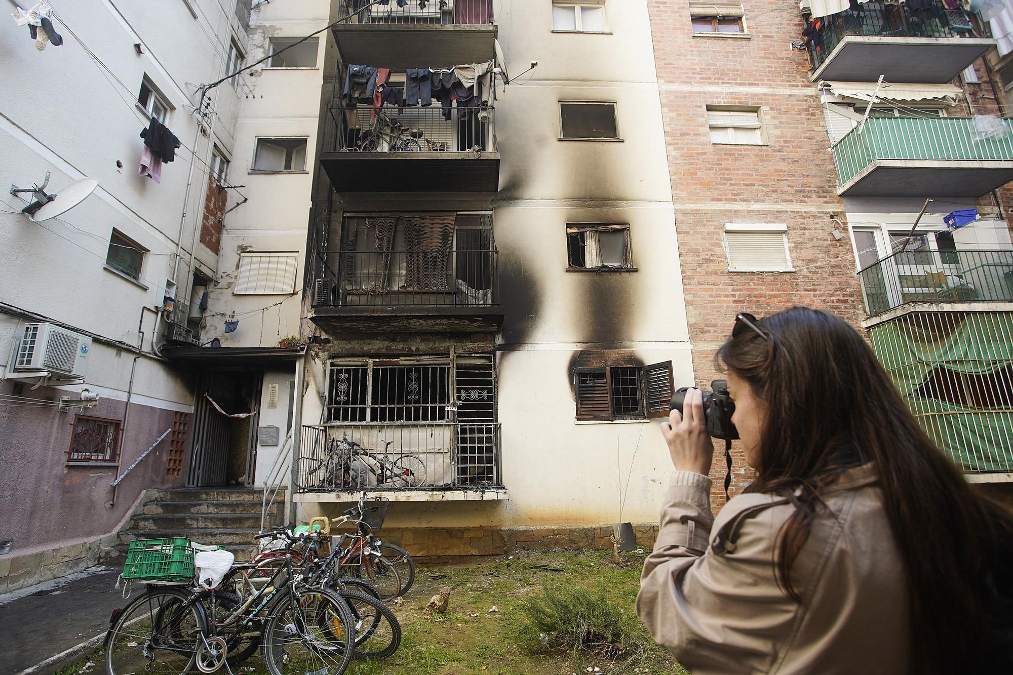 L'incendi en un bloc de pisos de Salt, en imatges