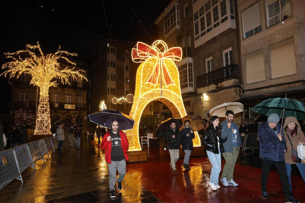 Vigo enciende la Navidad más grande de su historia ante miles de personas