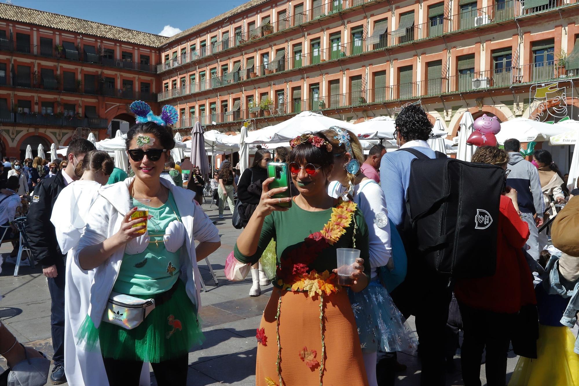 La plaza de La Corredera acoge la fiesta final del carnaval