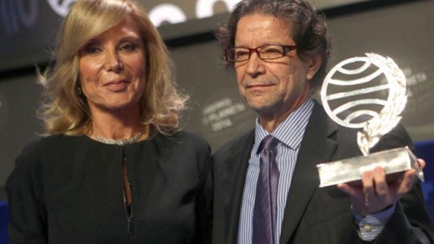 Jorge Zepeda gana el Premio Planeta