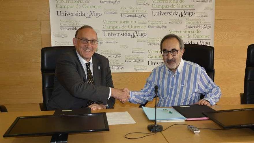 Manuel Reigosa y Javier Casares firmaron ayer un protocolo de colaboración. // Iñaki Osorio
