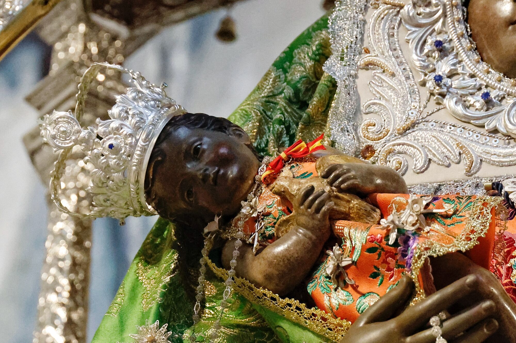 Jaime Estévez se encarga de la preparación de la Virgen de Candelaria para su visita a Santa Cruz