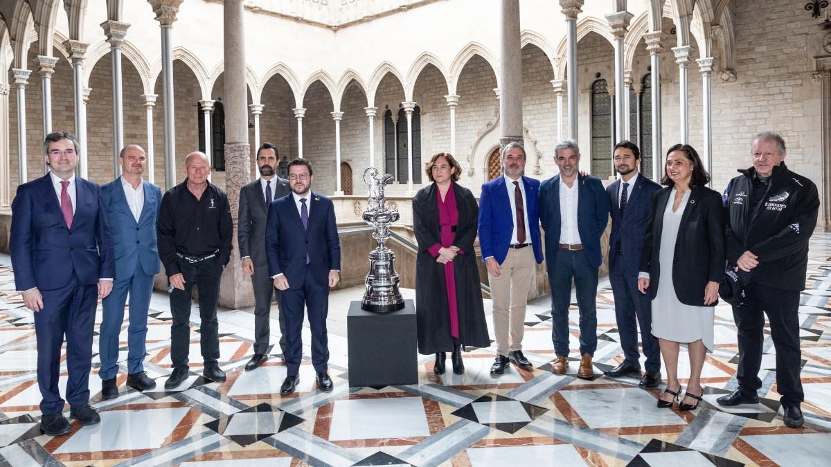 Pere Aragonès y Ada Colau custodian la Copa