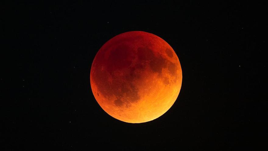 Tres razones por las que venir a Cáceres en primavera para ver la Luna