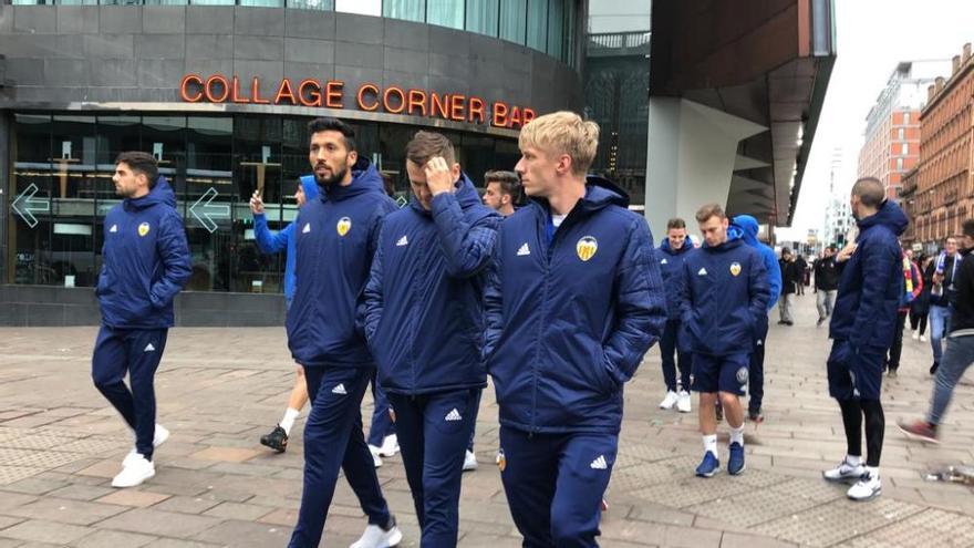 Los jugadores del Valencia CF pasean por Glasgow