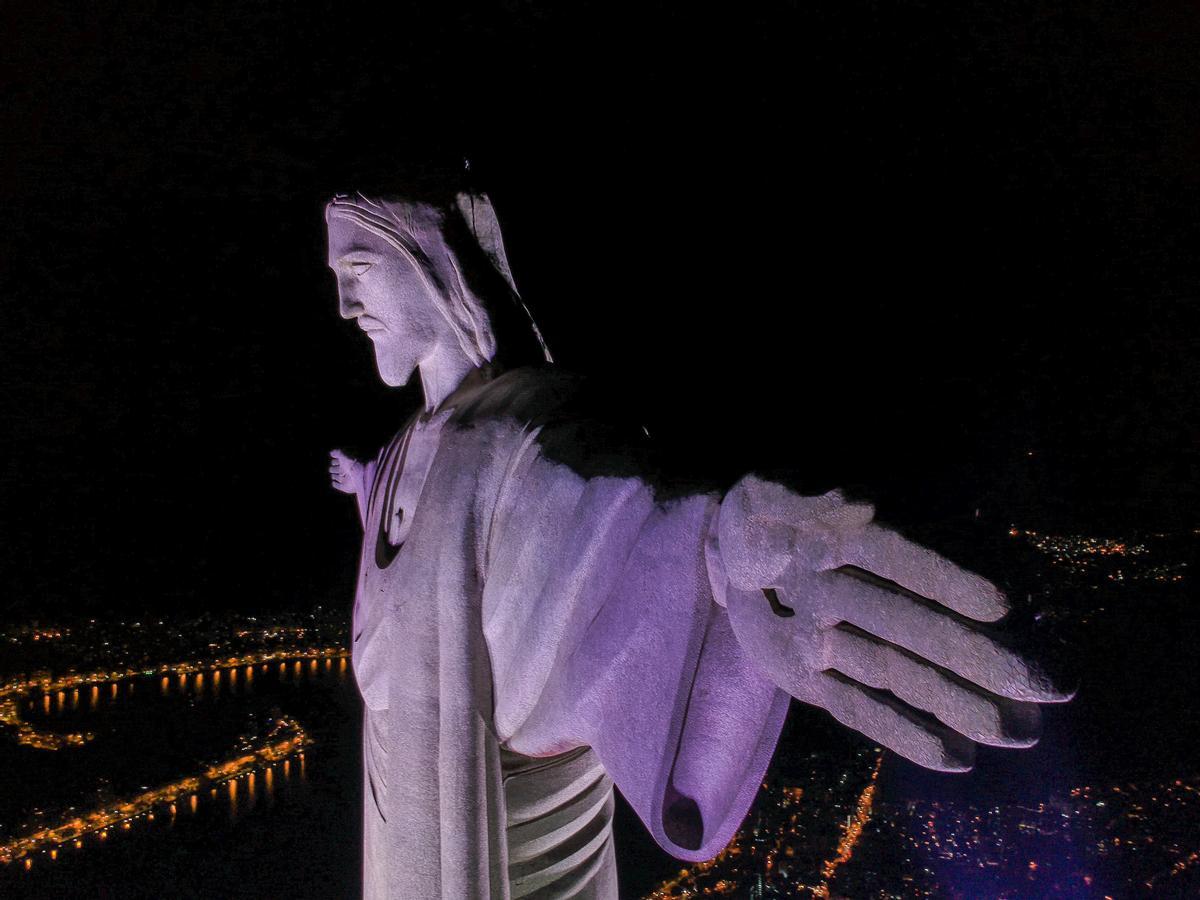 Fotografía de archivo fechada el 30 de marzo de 2019 y tomada con un dron que muestra la estatua del Cristo Redentor.