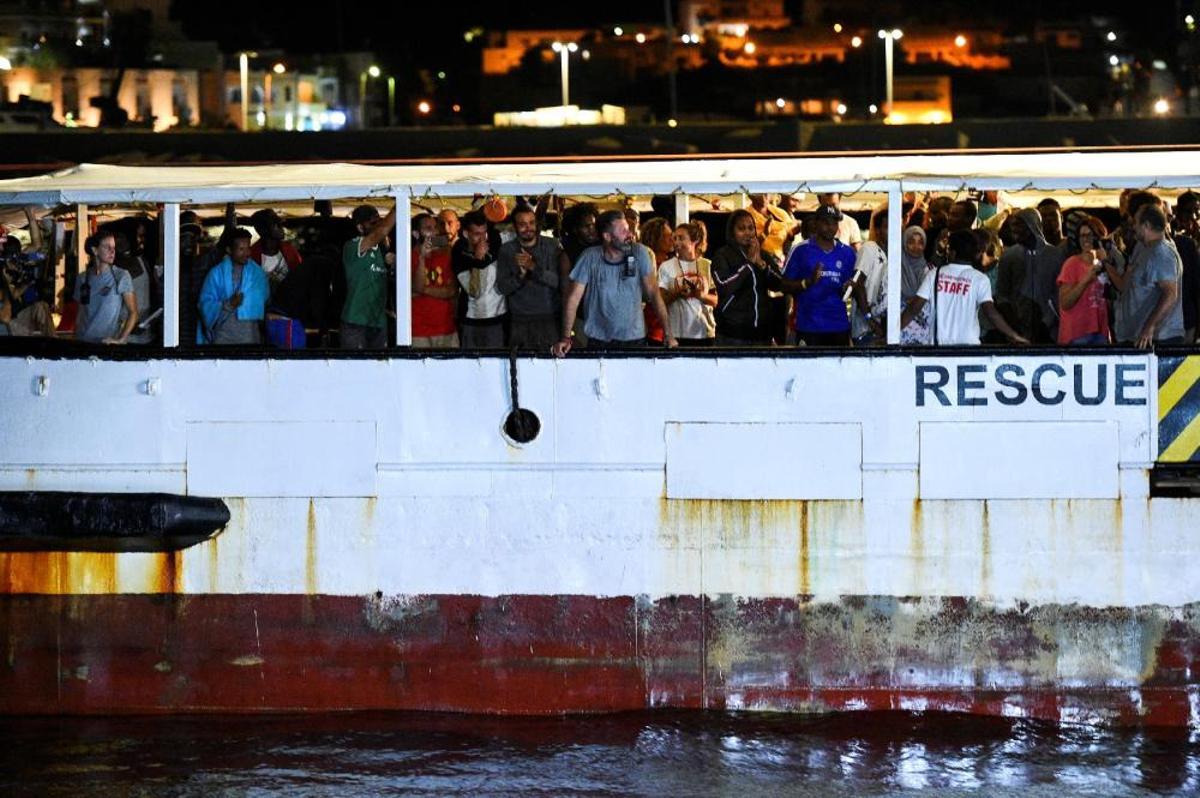 L'Open Arms desembarca a Lampedusa els darrers 83 migrants a bord L'Open Arms desembarca a Lampedusa els darrers 83 migrants a bord