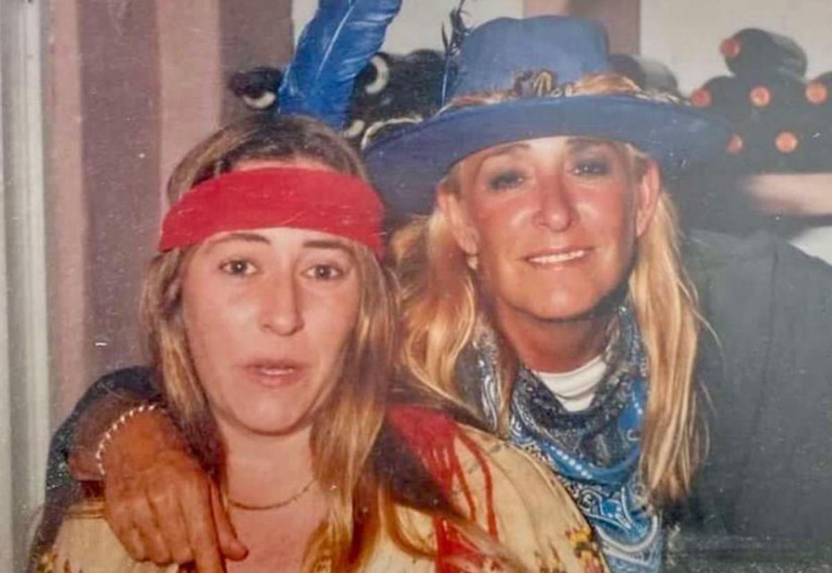 Ana y Teresa Retolaza, en 1990 en el restaurante de Pachá. | D. PORTUONDO