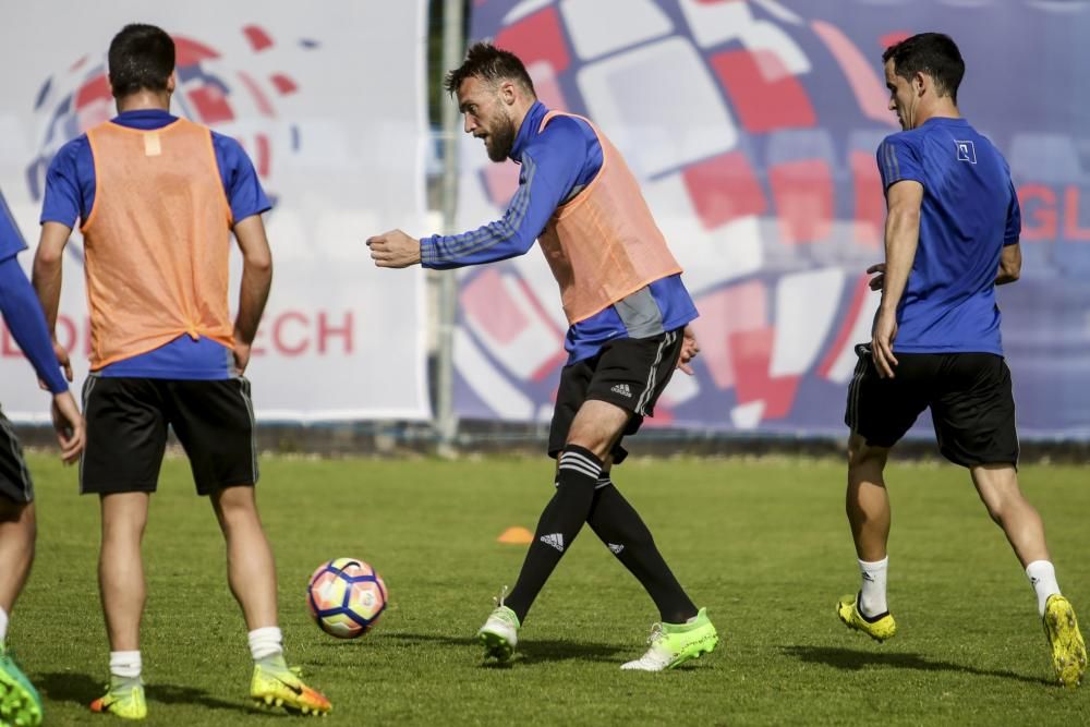 Entrenamiento del Real Oviedo tras el partido en Lugo