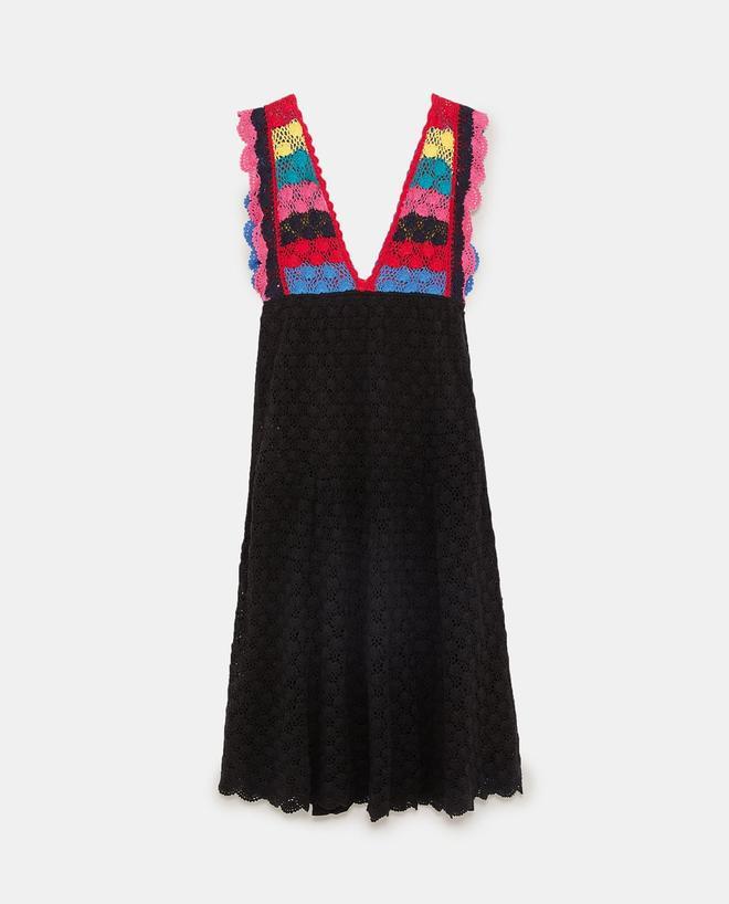 Vestido de crochet de Zara Limited Edition. (Precio: 49, 95 euros)