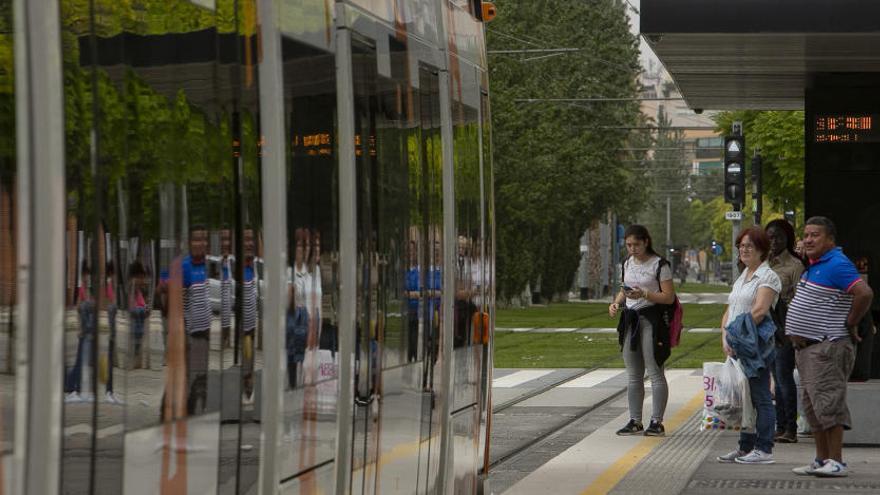 Ferrocarriles dice que acepta todas las propuestas sindicales y pide que acabe la huelga en el TRAM