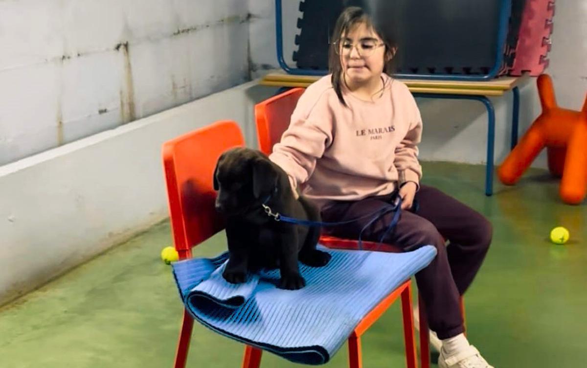 Leire con un perro de Ramalladas.