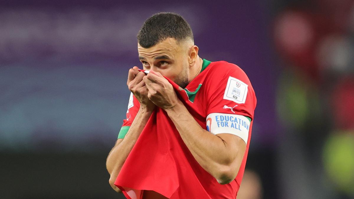 Romain Saiss, de Marruecos, en el partido de octavos de final de la Copa Mundial de la FIFA 2022 entre Marruecos y España