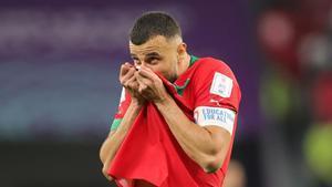 Romain Saiss, de Marruecos, en el partido de octavos de final de la Copa Mundial de la FIFA 2022 entre Marruecos y España