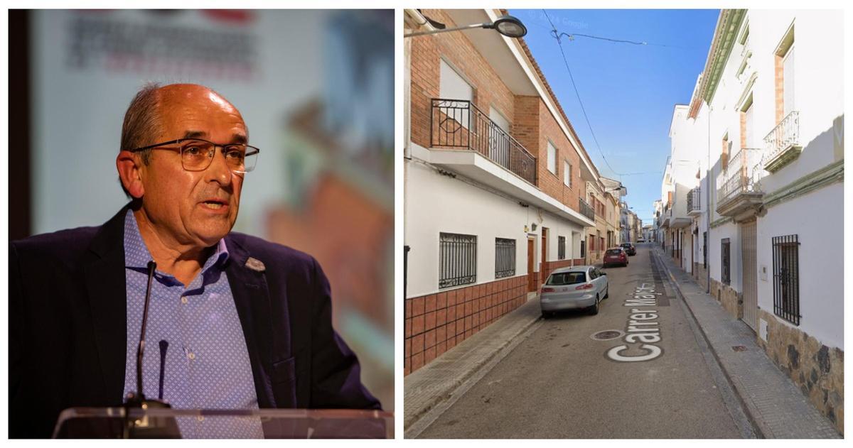 El alcalde de Montaverner, a la izquierda, junto a la calle donde se alquilan las viviendas.