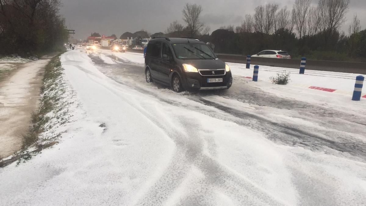 Intensa granizada en Canovelles