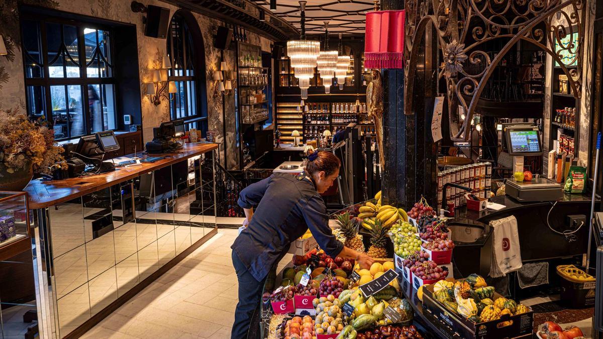Las frutas y verduras que dan la bienvenida al cliente en Camarasa se mantendrán durante los primeros meses como Mery.