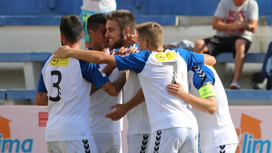 El Marbella FC vuelve a vencer en el Municipal (2-1)