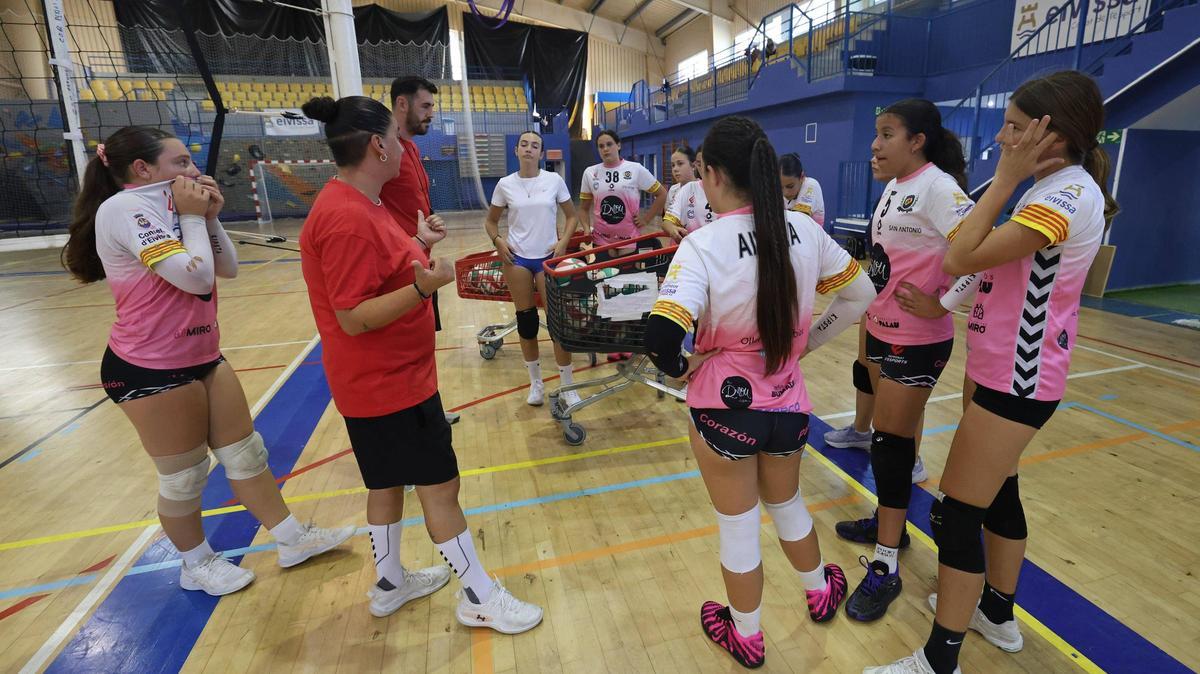 Todas las imágenes de las jornadas de tecnificación de vóley en el Polideportivo Es Viver