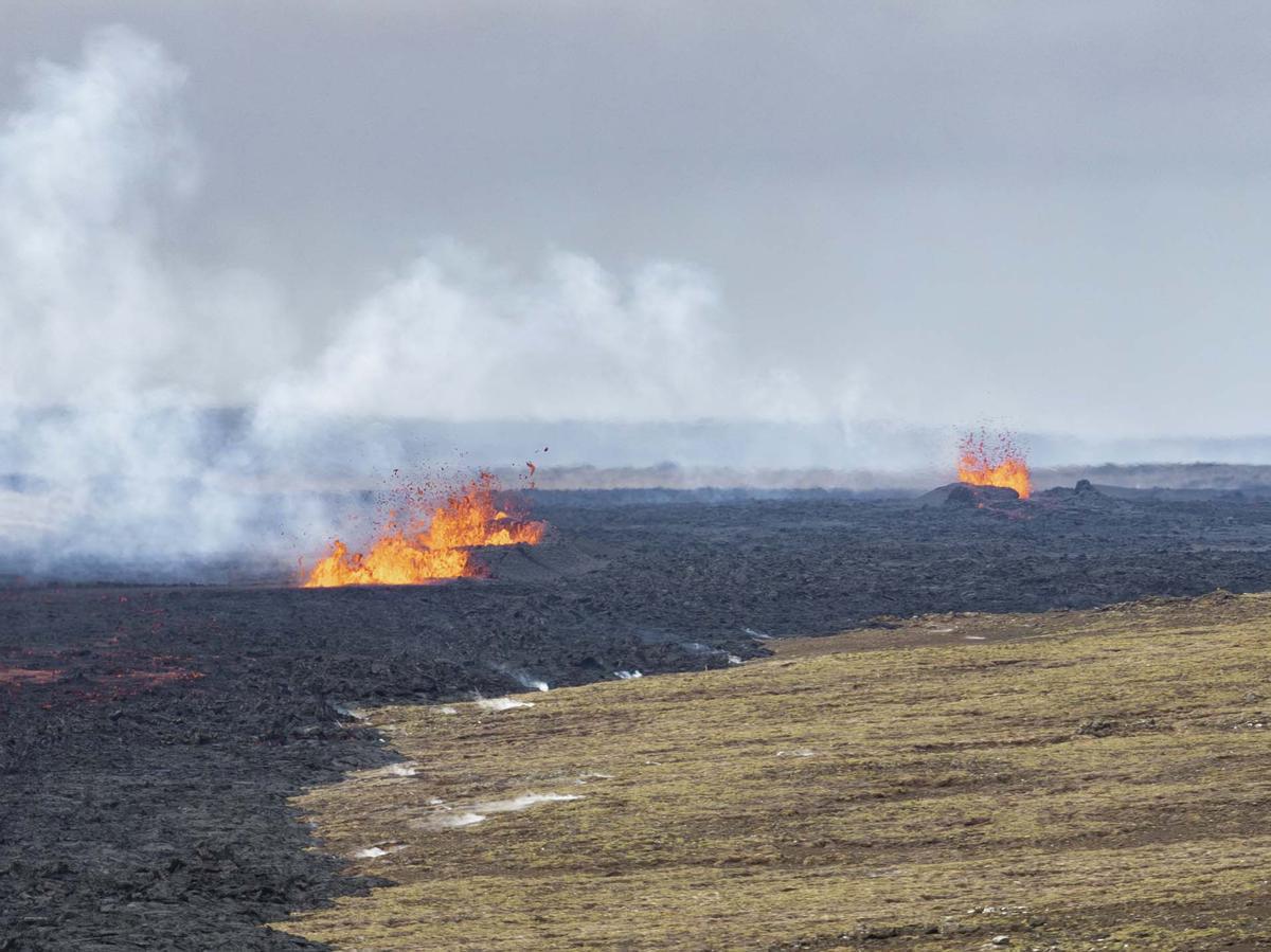 Erupción volcánica cerca de la montaña Fagradalsfjall en la península de Reykjanes al suroeste de Reykjavik