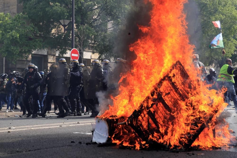 Disturbis a París durant la manifestació de l'1 de maig