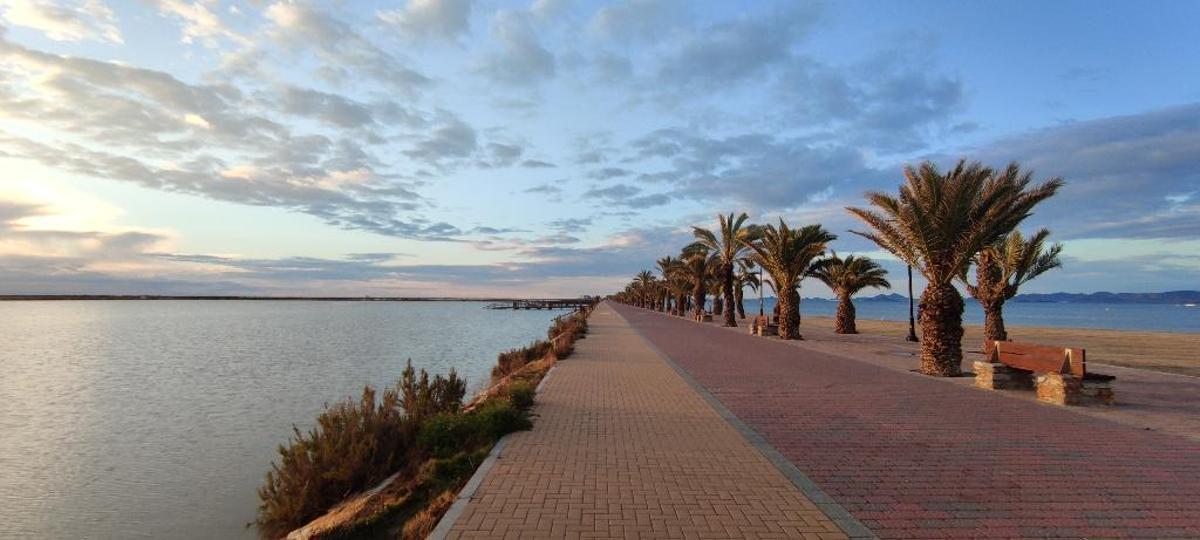 Una de las playas que atravesarás en tu recorrido, la de La Mota.