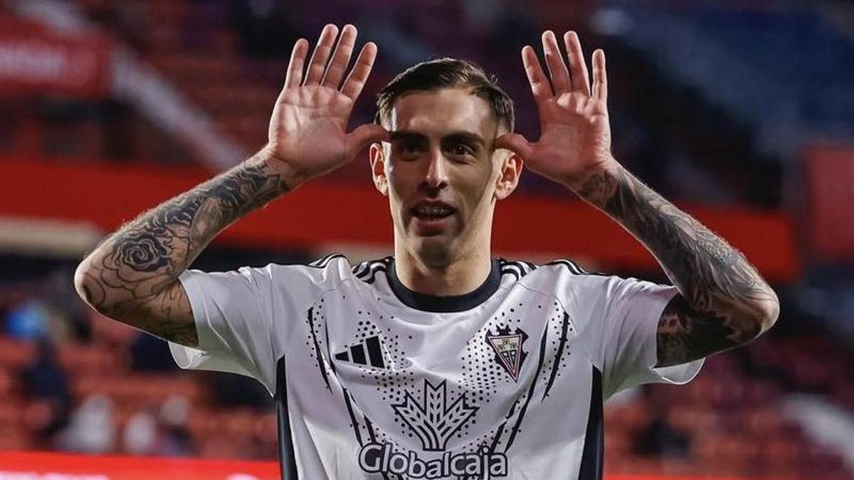 Jefté Betancor celebrando uno de sus goles con el Albacete esta temporada