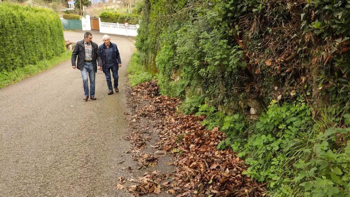 Vecinos de Gijón, en una parroquia rural.